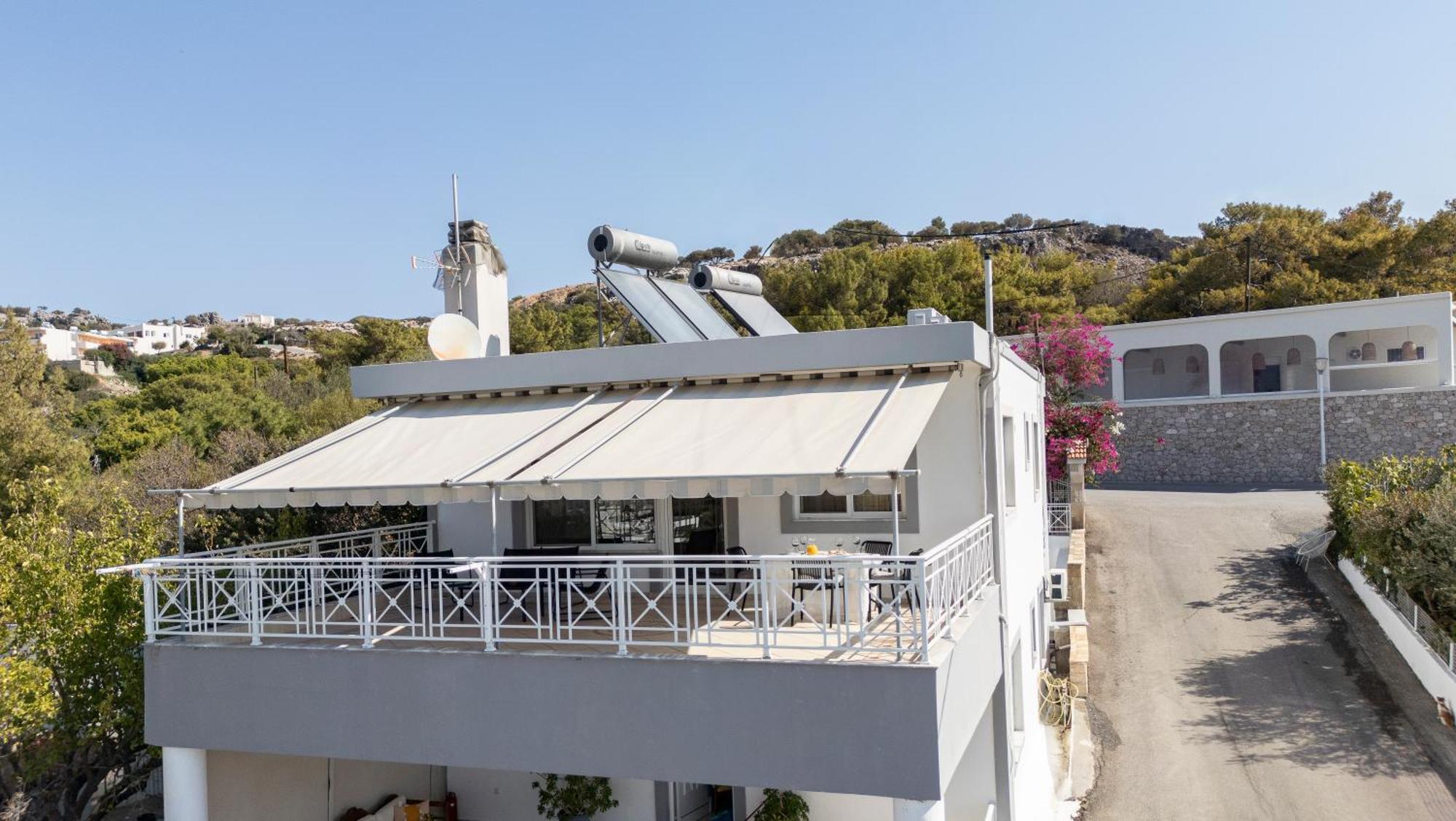 Pounedes Luxury Suites Pefki  Экстерьер фото